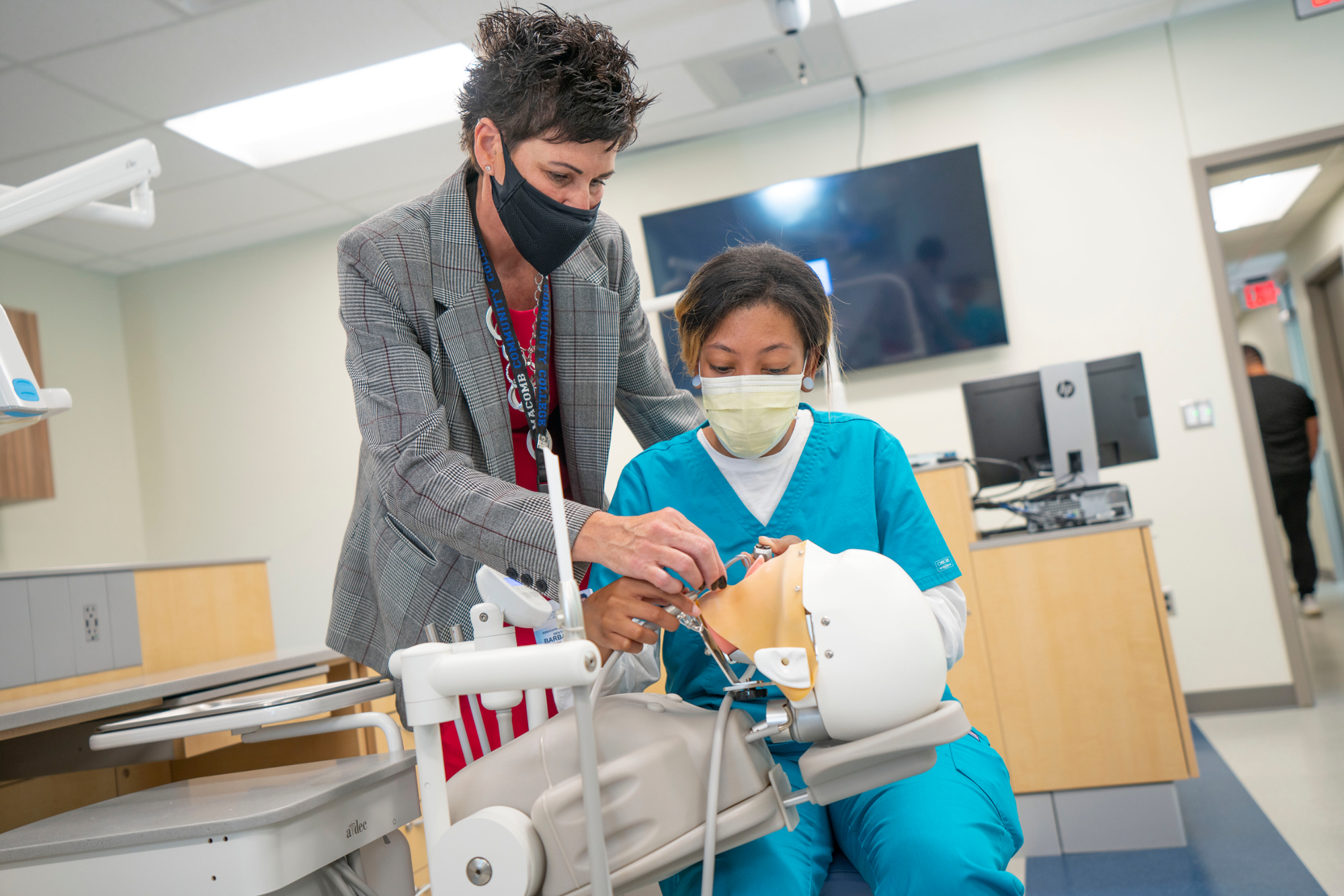 Macomb Community College - Macomb Community College's new Dental Science  program will prepare residents for great careers with great futures and  provide low-cost oral health care services